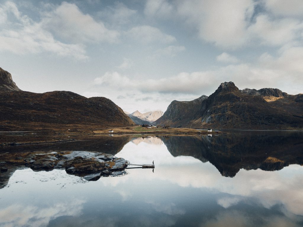 Scenery, lake and mountains, photo by Daniel Taipale